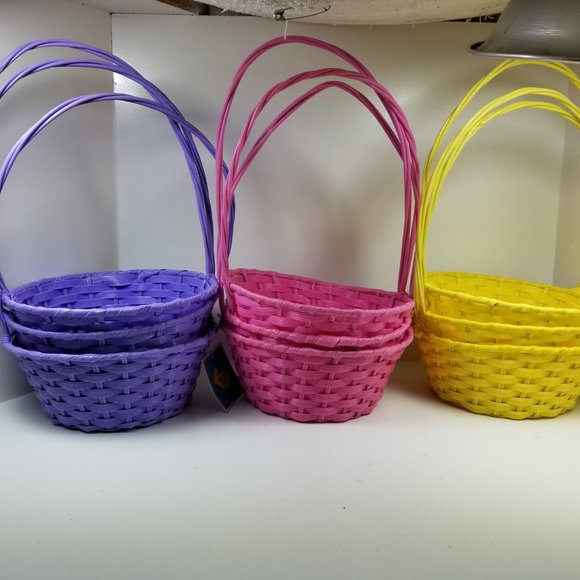 Set of 9 ester Basket's plastic and wire 6" bottom, 8 1/4" upper rim 12.5" Heigh - Picture 10 of 13